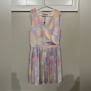 Girls flowy pleated dress